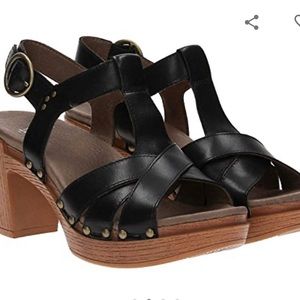Daniela Dansko Women's 3106021400 Black Leather Sandals, W size 39, used